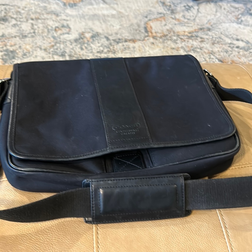 Coach, canvas with  leather crossbag messenger bag with very sturdy metal closur - Picture 2 of 13